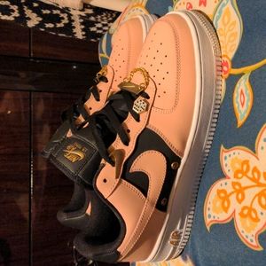 Nike Air force 1 pink/black sneakers - US size 9 for men